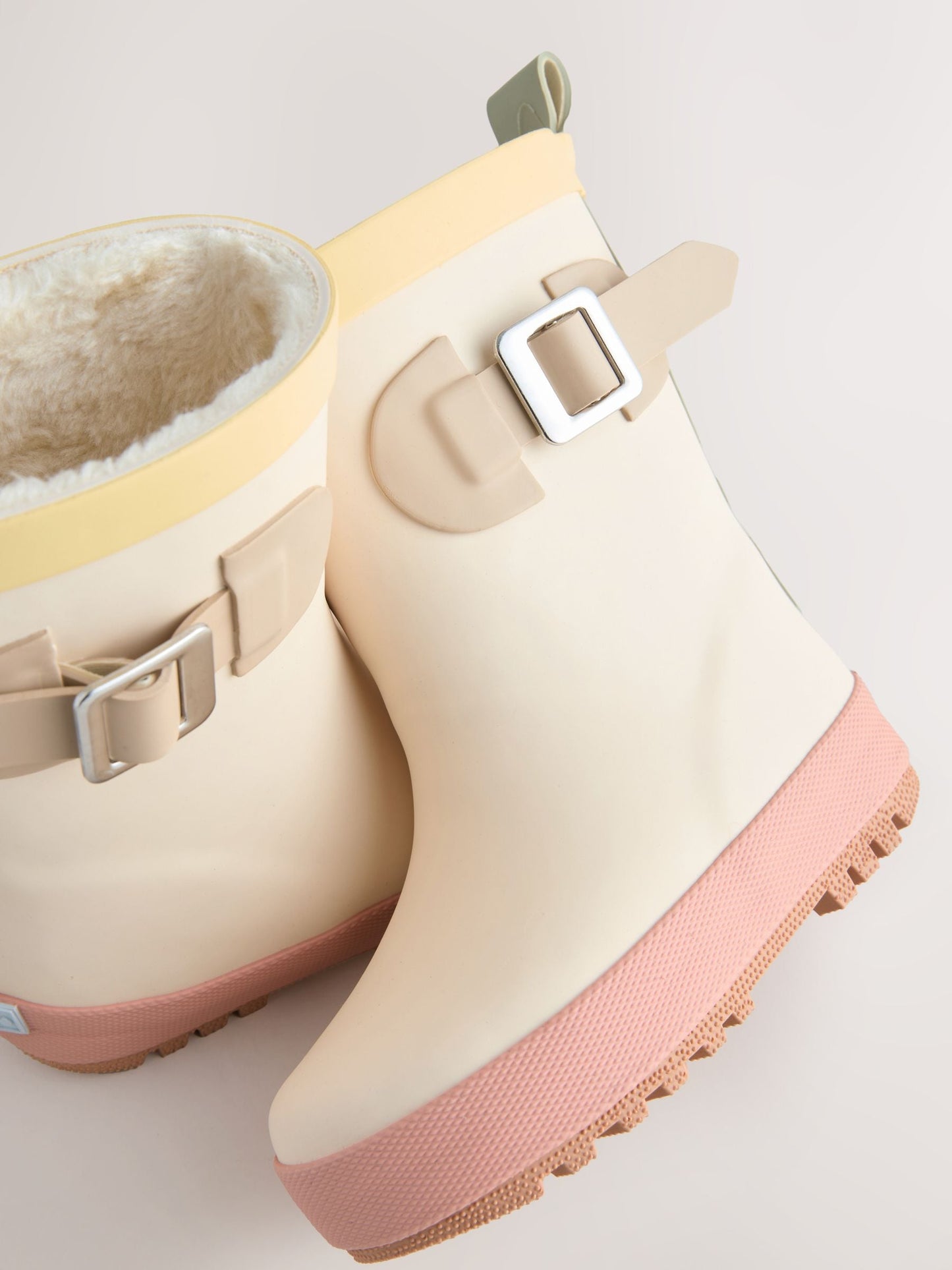 Nötr Renk Bloklu Tokalı Yağmur Çizmesi