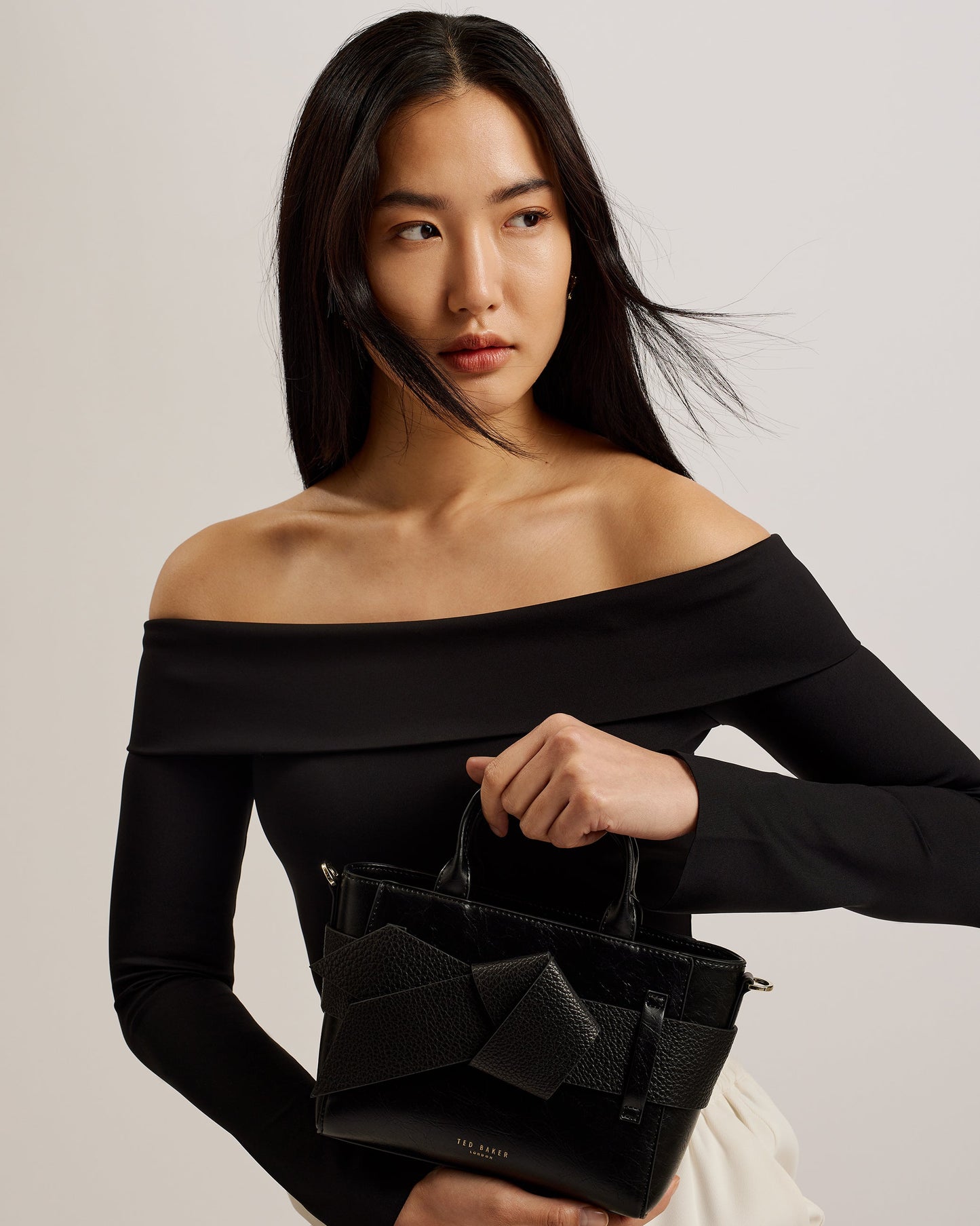 Ted Baker Jimisie Siyah Mini Fiyonklu Çanta