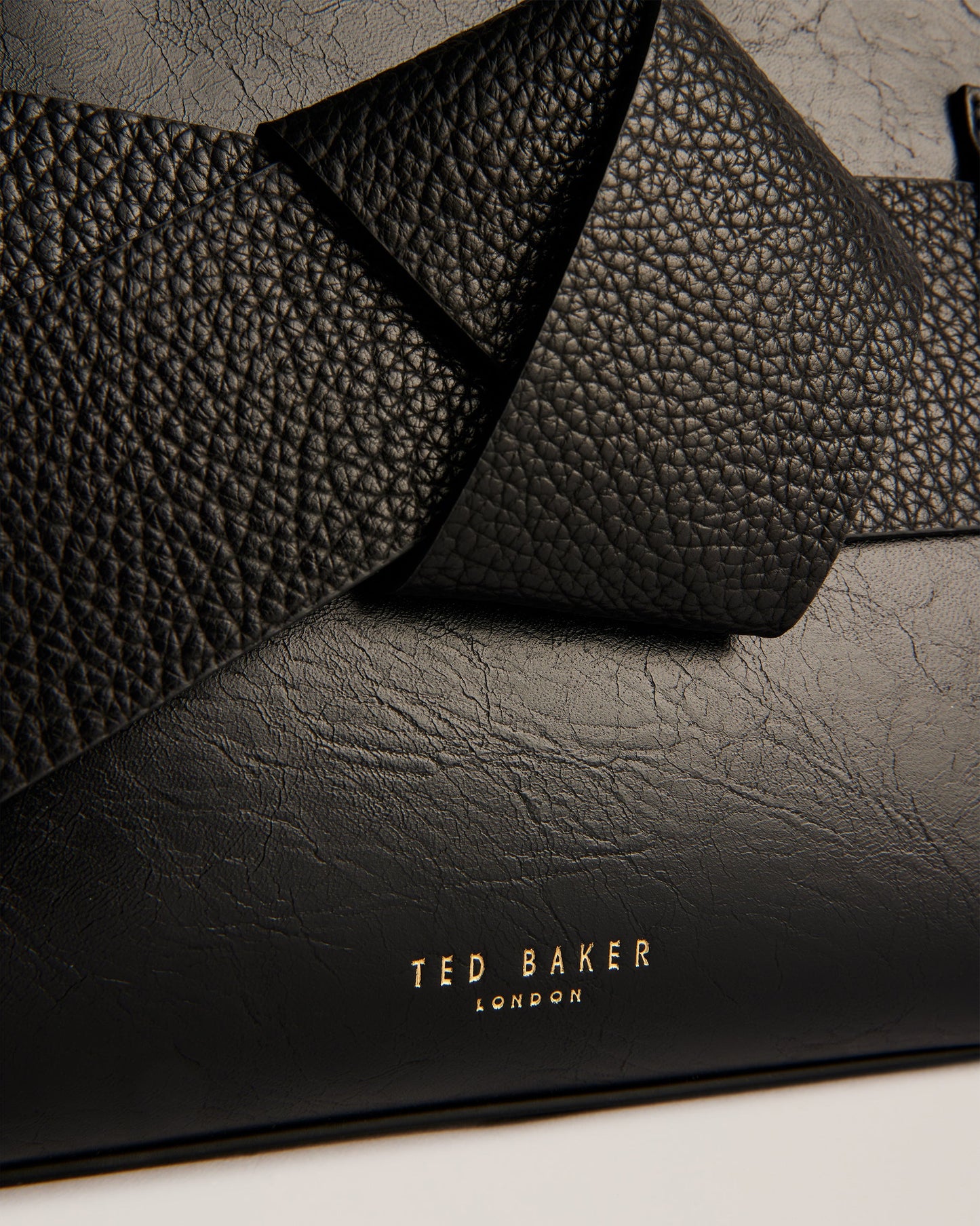 Ted Baker Jimisie Siyah Mini Fiyonklu Çanta