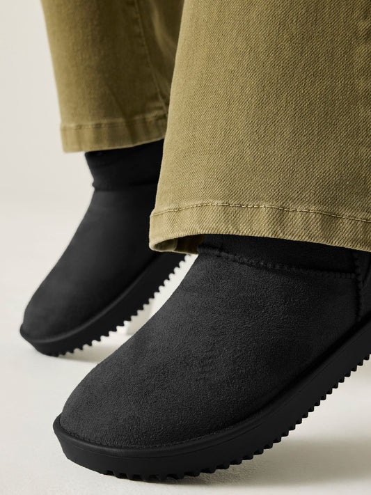 Regatta Black Risley Short Junior Cosy Lined Waterproof Boots