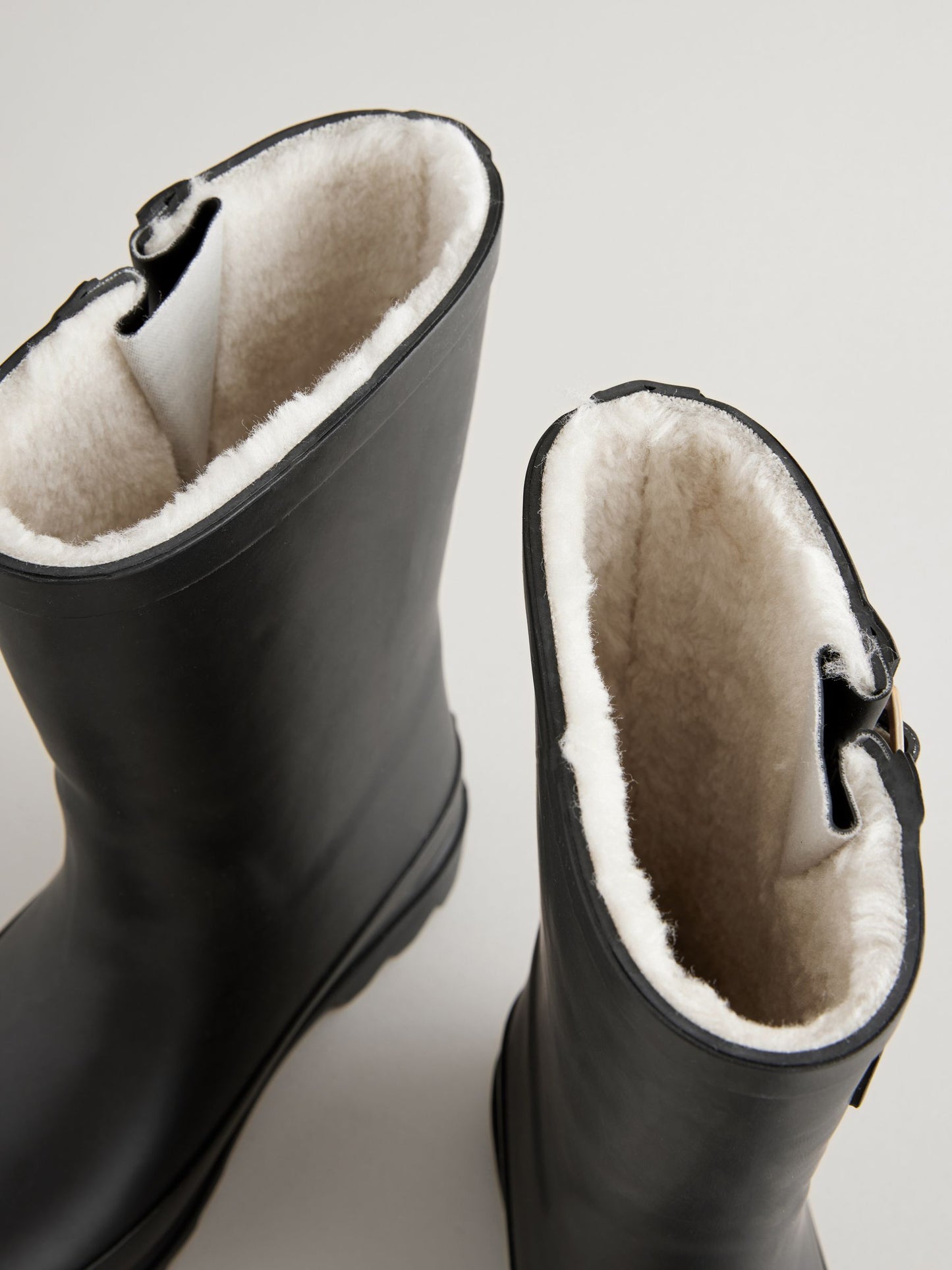 Siyah Sıcak Astarlı Tokalı Yağmur Çizmesi