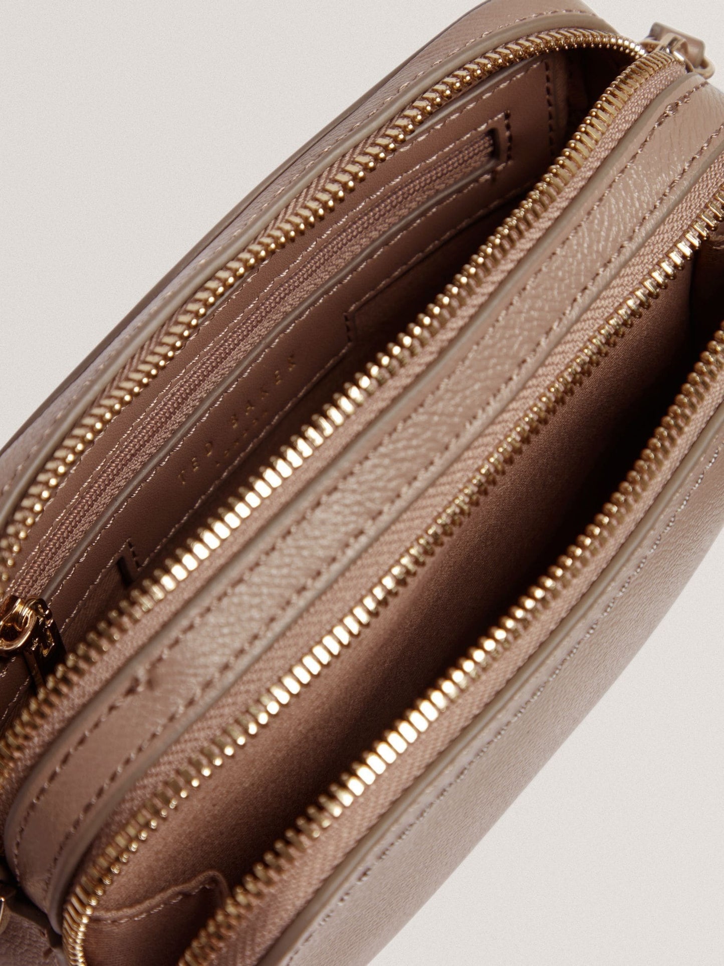 Ted Baker Linzie Krem Deri Webbing Küçük Omuz Çantası (Kamera Modeli)