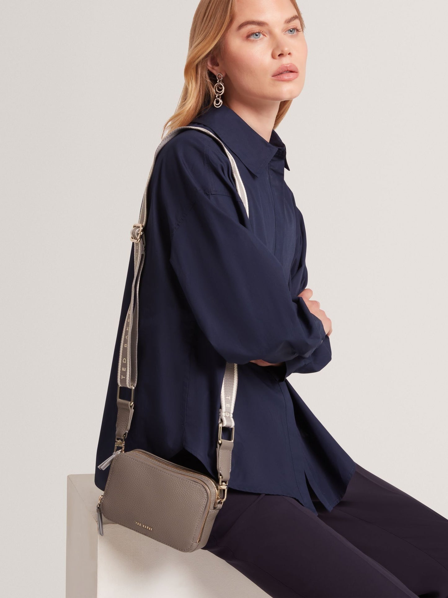 Ted Baker Linzie Krem Deri Webbing Küçük Omuz Çantası (Kamera Modeli)